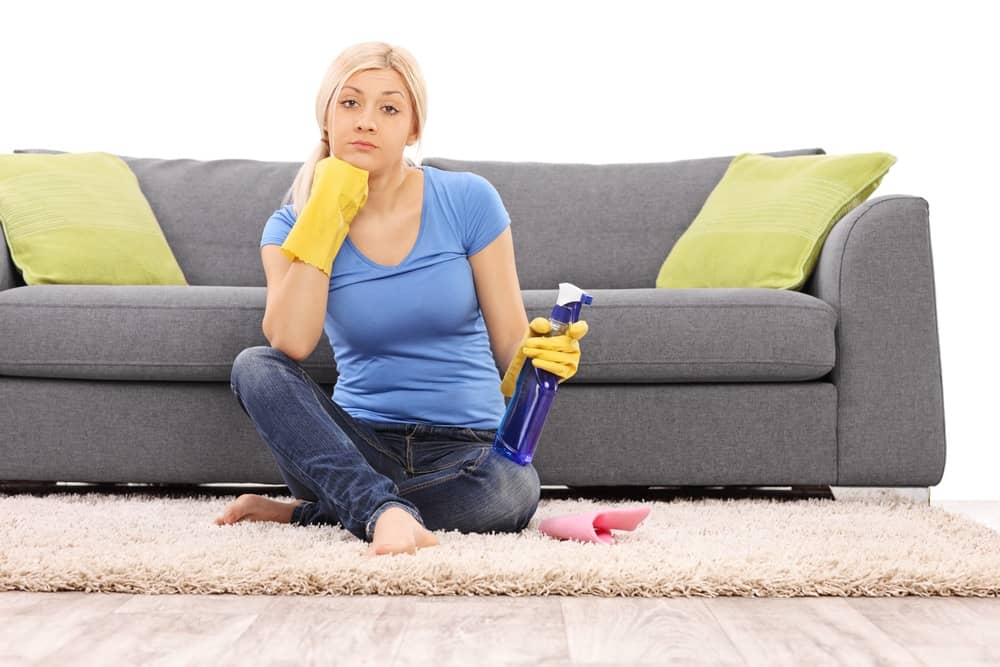 Техника для чистки дивана в домашних условиях
